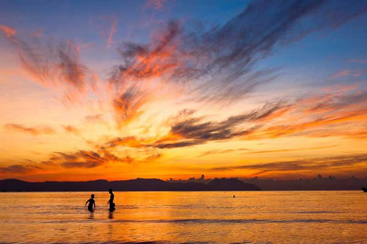 dia-diem-ngam-hoang-hon-nha-trang-yen-binh-tai-bai-doc-let-anh_-suu-tam Địa điểm ngắm hoàng hôn Nha Trang yên bình tại bãi Dốc Lết (Ảnh_ Sưu tầm)