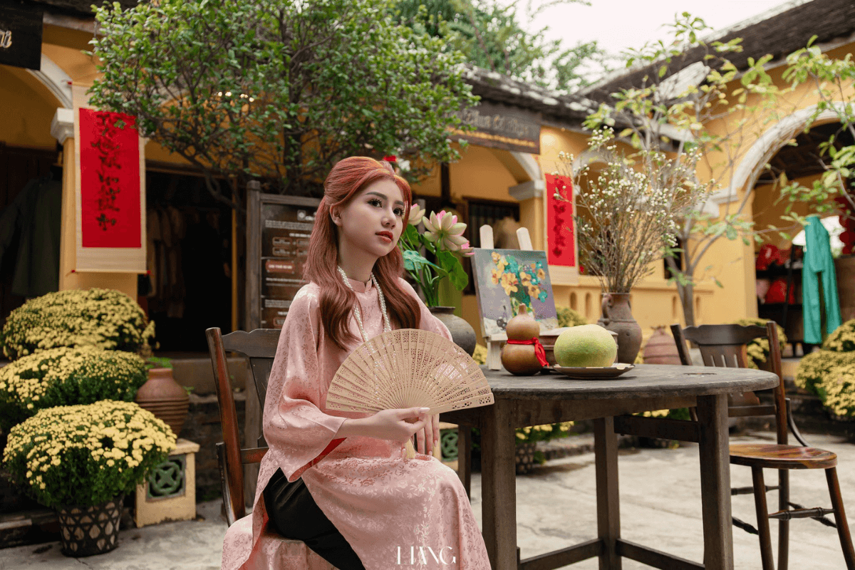 du-khach-thuong-tra-va-tan-huong-khong-khi-xuan-anh_-suu-tam-tu-nha-trang-xua Du khách thưởng trà và tận hưởng không khí xuân (Ảnh_ Sưu tầm từ Nha Trang Xưa)