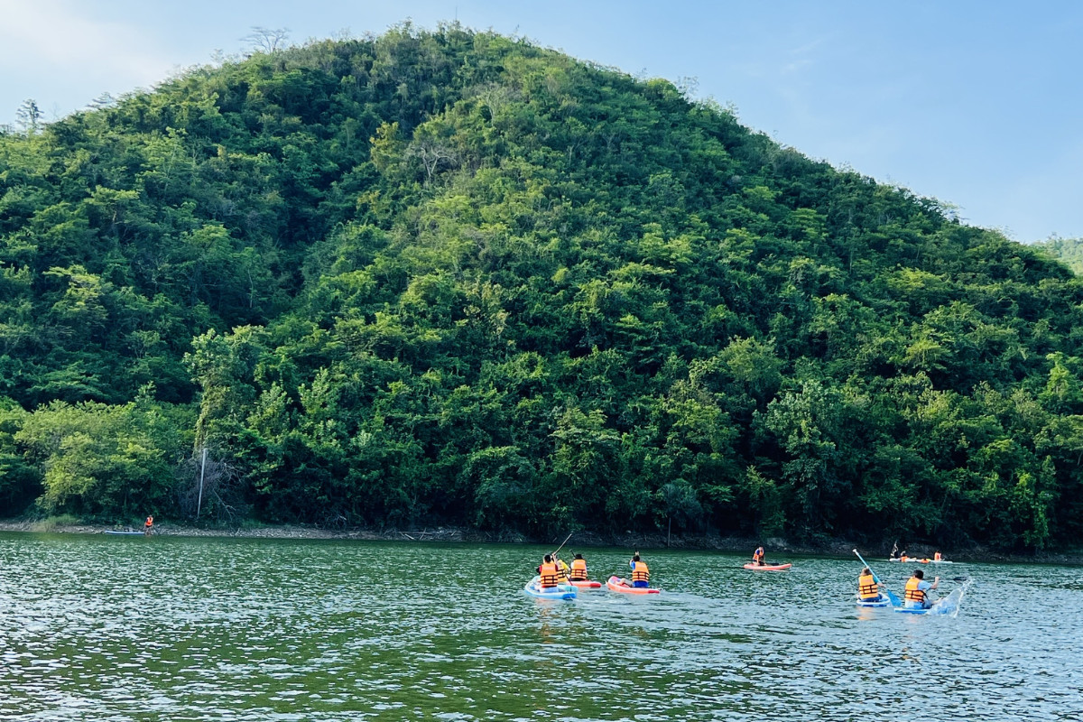 khu-du-lich-ho-kenh-ha-nha-trang-nhin-tu-tren-cao-voi-mat-ho-xanh-biec-anh_-suu-tam Khu du lịch Hồ Kênh Hạ Nha Trang nhìn từ trên cao với mặt hồ xanh biếc (Ảnh_ Sưu tầm)