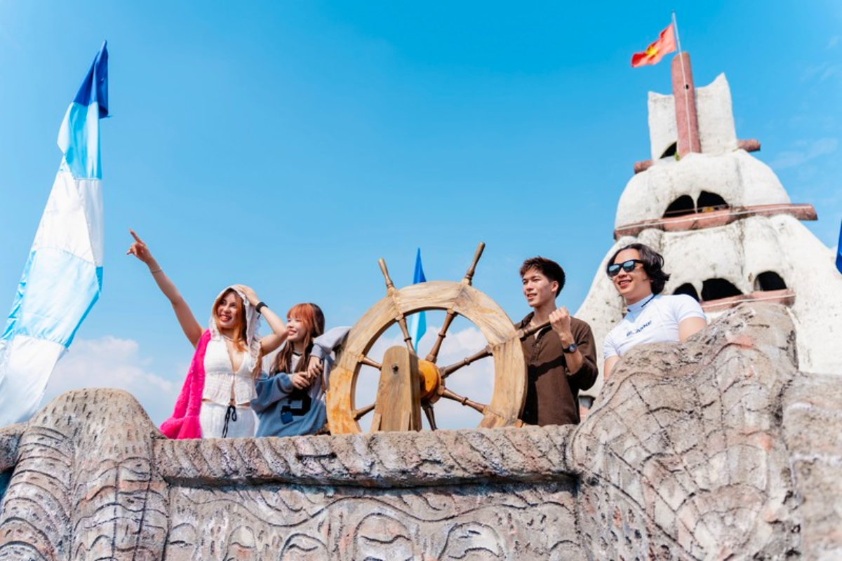 kien-truc-hinh-con-tau-hoa-thach-doc-dao-cua-ho-ca-tri-nguyen-tren-dao-hon-mieu-vivu-nha-trang Kiến trúc hình con tàu hóa thạch độc đáo của Hồ Cá Trí Nguyên trên đảo Hòn Miễu - ViVu Nha Trang