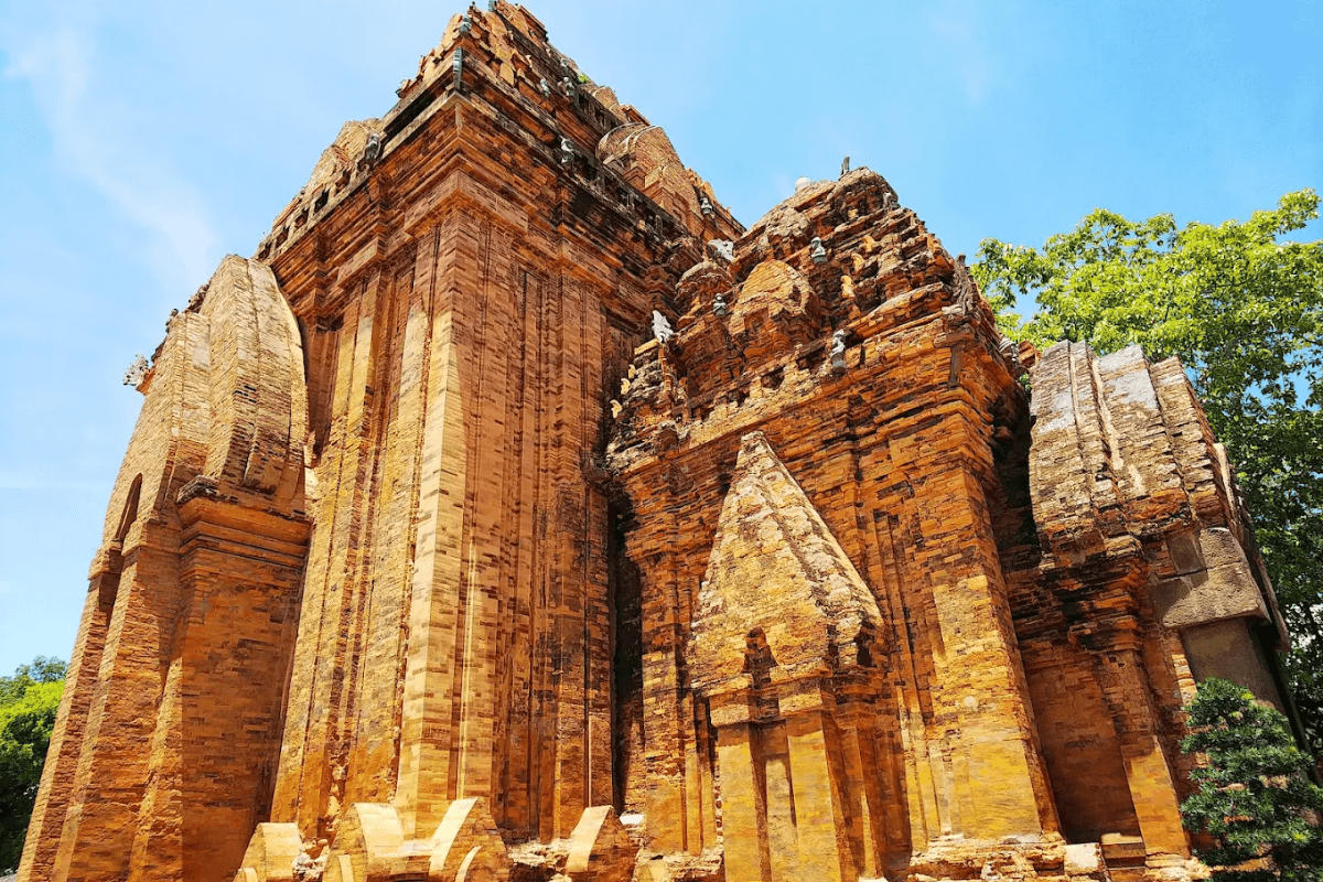 Tháp Bà Ponagar – biểu tượng văn hóa tâm linh của Nha Trang (Ảnh_ Sưu tầm)