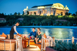 View biển đẹp tại Wave Bar Nha Trang buổi tối (Ảnh_ Sưu tầm)